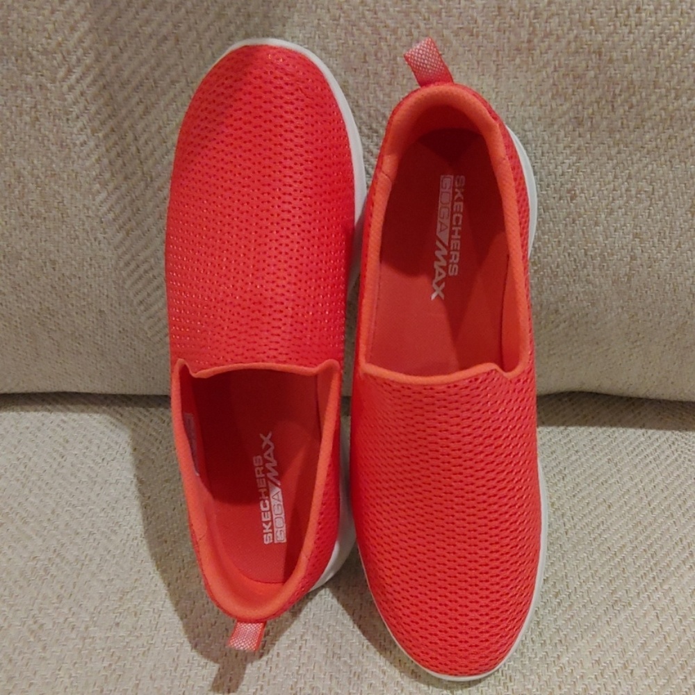 Skechers gogamax  RunFast 8.5 lightly used